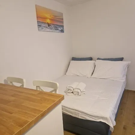 Small Modern Apartman In Centar Of *