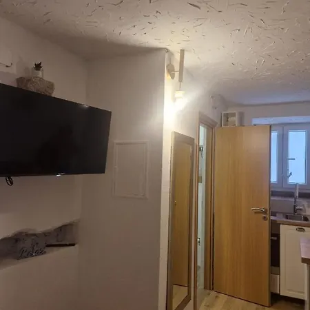 Small Modern Apartman In Centar Of Apartment *